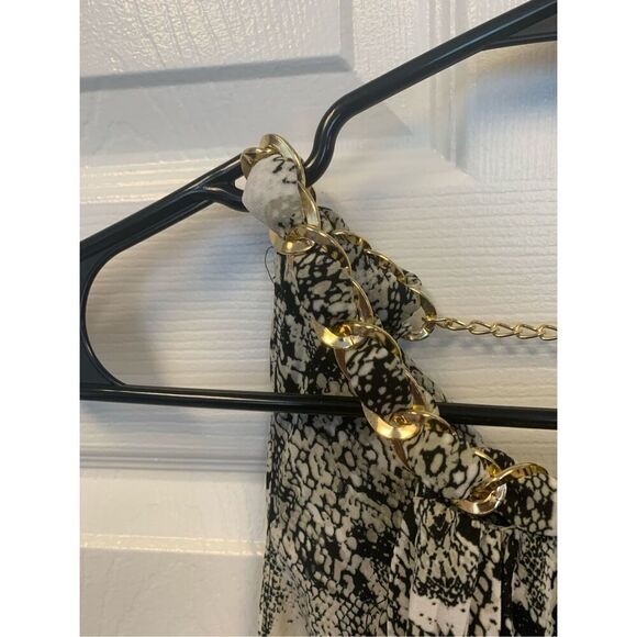 Snakeskin Patterned Sleeveless Blouse - Picture 3 of 8